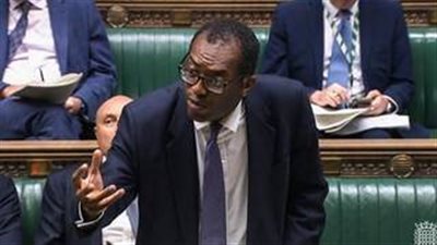 بعد استقالته من منصبة.. من هو وزير الخزانة البريطانية كواسي كوارتنج؟