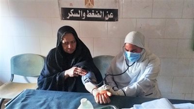 قوافل طبية والكشف المجاني على 2400 مواطن بأسوان