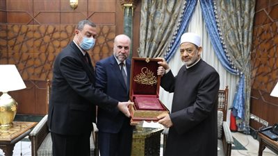 فلسطين تهدي شيخ الأزهر أول نسخة من مصحف المسجد الأقصى