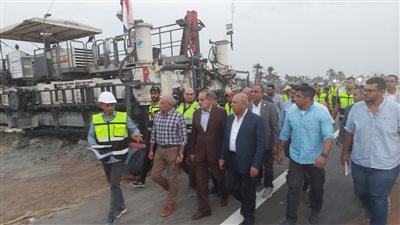 وزير النقل يتابع أعمال تنفيذ المرحلة الأولى من تطوير الطريق الدولي الساحلي