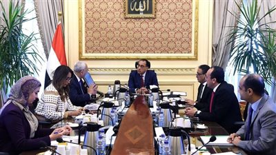 رئيس الوزاء يؤكد حرص الدولة على تقديم تعليم متميز لشريحة متوسطي الدخل