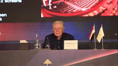 حسين فهمي يكشف عن جائزة الفيلم الفائز بمهرجان القاهرة السينمائي