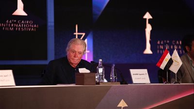 حسين فهمي: اللي مش هيلتزم بالزي الرسمي في مهرجان القاهرة السينمائي هيتحبس