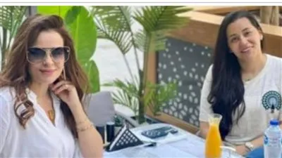 بلون رومانسي.. كارول سماحة تتعاون في عمل غنائي جديد مع بتول عرفة