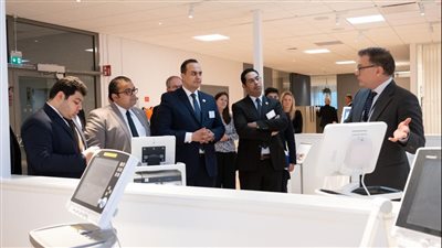 رئيس الرعاية الصحية والسفير السويدي في القاهرة يتفقدان شركة جيتينج (GETINGE) بالسويد