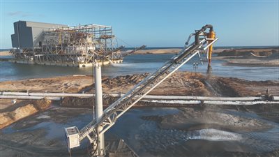 جيولوجي: الرمال السوداء تحتوي معادن تستخدم في صناعة الإلكترونيات وهياكل الطائرات