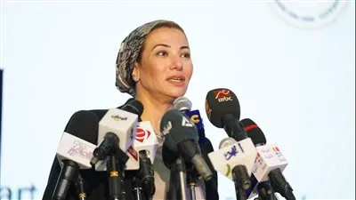 وزيرة البيئة تتابع جهود الوزارة للحد من نوبات تلوث الهواء الحادة