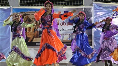 فرق الفنون الشعبية تشعل حماس جمهور نادى أسوان