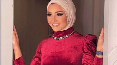 بفيديو كوميدي... هلا رشدي تغازل جمهورها