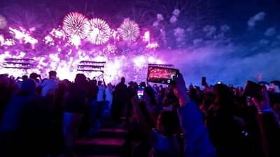 شاهد.. الألعاب النارية والطائرات تزين مناطق الرياض في حفل افتتاح موسم الرياض 2022