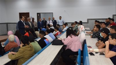رئيس جامعة حلوان الأهلية يتابع انتظام سير العملية التعليمية 