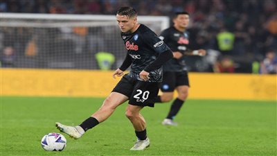 نابولي يُحقق فوزًا ثمينًا على روما اليوم الأحد في الدوري الإيطالي