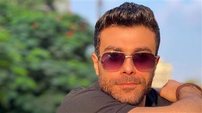 مهند حسني يغازل متابعيه في أحدث ظهور له