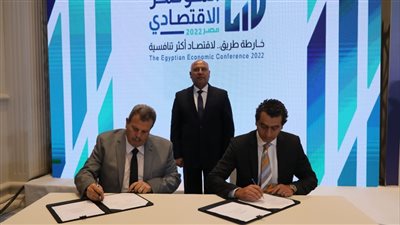 وزير النقل يشهد توقيع وثيقة الشروط الخاصة بعقد إدارة وتشغيل القطارات