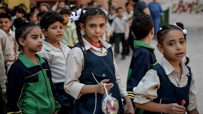 بسبب كسوف الشمس.. حقيقة تعطيل الدراسة وإغلاق المدارس