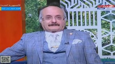 طبيب شيرين عبدالوهاب يدخل في نوبة بكاء على الهواء (فيديو)