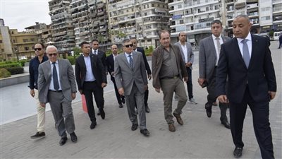 محافظ بورسعيد ورئيس هيئة قناة السويس يتفقدان ساحة مصر بحي الشرق