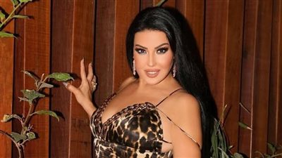 سمية الخشاب تذهب للعين السخنة لمواصلة تصوير مسلسلها الجديد 