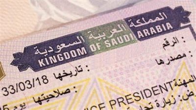 السعودية.. الجوازات تعلن عن إمكانية نقل الزوج المقيم وأبنائه على سجل الزوجة