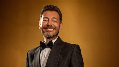 أحمد زاهر يخطف الانظار بأحدث إطلالة 