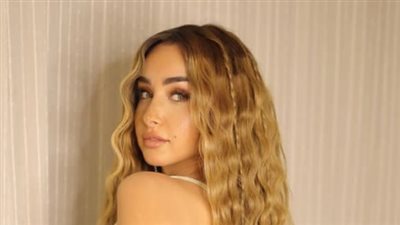 هنا الزاهد تهنىء والدتها بعد تعاقدها مع قناة 