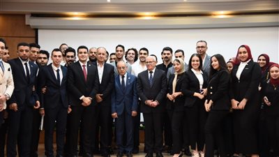 محافظ بورسعيد يستعرض عددا من المشروعات القومية