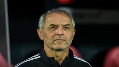 كولر يجتمع مع الجهاز المعاون قبل انطلاق المران الختامي للأهلي استعدادًا للسوبر