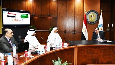 وزير البترول والثروة المعدنية يبحث مع شركة 