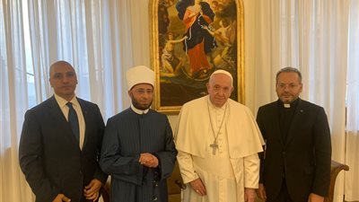 قداسة البابا فرنسيس يستقبل الشيخ أسامة الأزهري.. صور