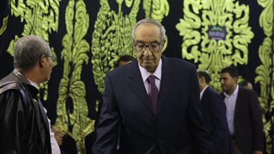 زكريا عزمي يؤدي واجب العزاء في المحامي فريد الديب بعمر مكرم (صور)