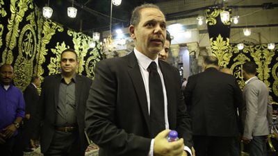 رامي إمام يؤدي عزاء الراحل فريد الديب (صور)