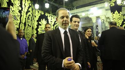 رامي إمام أبرز الحضور في عزاء المحامي الراحل فريد الديب (صور)