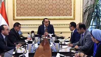 مدبولي يُوجه بتقييم الشركات المتعاقد معها بمنظومة النظافة فى بعض أحياء القاهرة