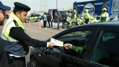 لرصد المخالفات.. حملات مرورية مكثفة بمحاور وطرق القاهرة والجيزة