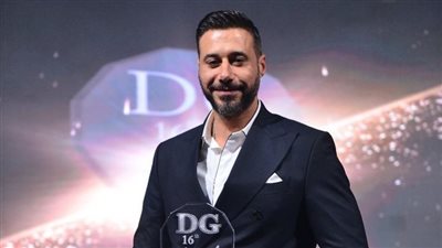 بإطلالة كاجول... أحمد السعدني في أحدث ظهور له