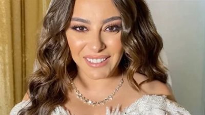 شاهد.. إلهام عبد البديع تحتفل بحفل زفافها وسط أجواء عائلية