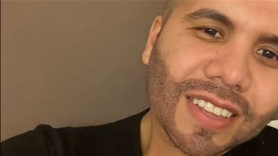 عمر كمال يكشف سبب اجراؤه عملية زراعة شعر الذقن: 