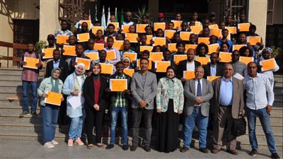 كلية الدراسات الأفريقية العليا بجامعة القاهرة تختتم دورة تدريبية لاتحاد طلاب غينيا 