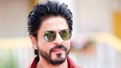 شاروخان يحتفل بعيد ميلاده الـ 57 وسط جماهيره 