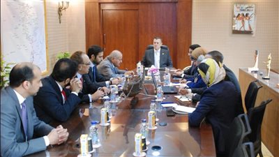 وزير السياحة والآثار يجتمع مع وفد قطري لدراسة الاستثمارات الفندقية بمصر