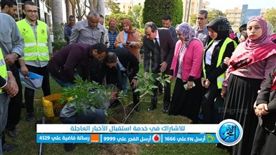 رئيس جامعة الفيوم يشارك الطلاب في تشجير الحرم الجامعي (صور)