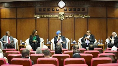 وزيرة التخطيط ترأس محاضرة 