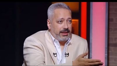 تامر أمين يكشف أبرز أزماته مع الراقصة دينا وزملاءه الإعلاميين في برنامج 