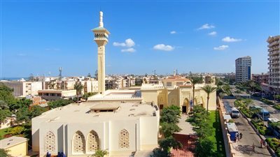 محافظ الإسكندرية ووزير الأوقاف يفتتحان المسجد الكبير بالمعمورة 