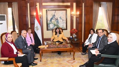 وزيرة الهجرة تلتقي حمدي عوض الأستاذ بقسم التخدير في مركز ويكسنر بالولايات المتحدة