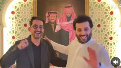 أحمد حلمي يعود للمسرح بعرض عالمي في موسم الرياض