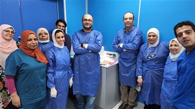 التعليم العالي: تيودور بلهارس يجري جراحة نادرة لاستئصال ورم بالمريئ