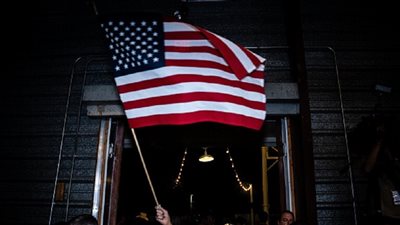 سياسي أمريكي: الولايات المتحدة وبريطانيا تتلاعبان بأوكرانيا