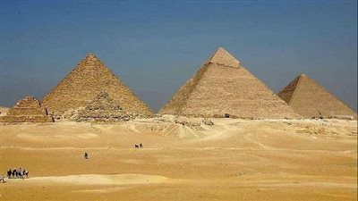 الأمن يمنع سائحة حاولت التجرد من ملابسها أمام أبو الهول