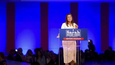 رسميًا.. سارة هاكابي ساندرز أول امرأة حاكمة لولاية أركانسو